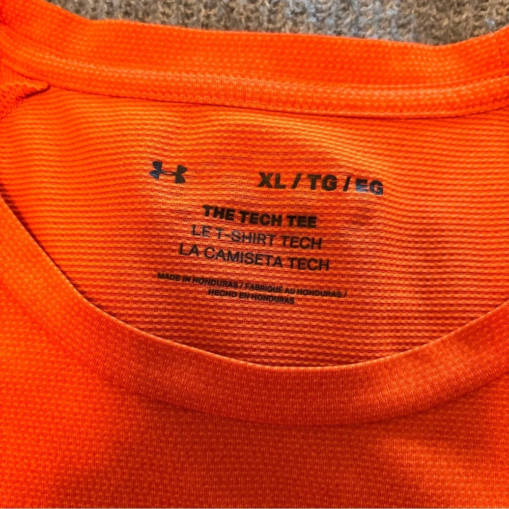 Under Armour shirt size XL has a stain - Picture 5 of 5